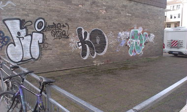 Graffiti Bombing - Photo by Still_Crazy - Ri, Rizom, Ko