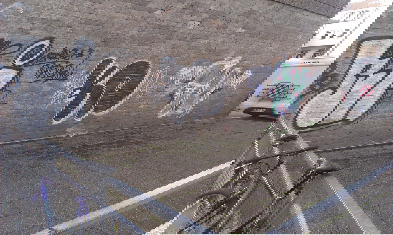 Graffiti Bombing - Photo by Still_Crazy - Ri, Rizom, Ko