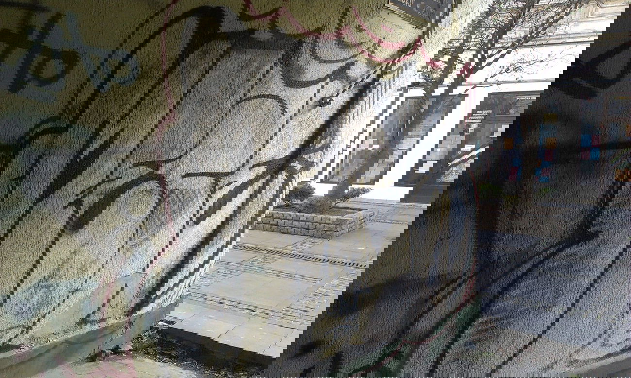 Graffiti Bombing in Tuzla Canton - Photo by Still_Crazy - Meze