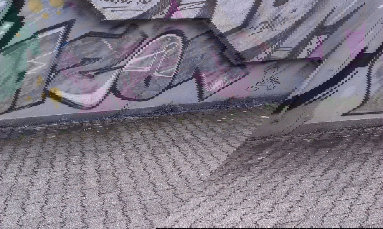 Graffiti Bombing in Karlsruhe - Photo by Still_Crazy - Azor