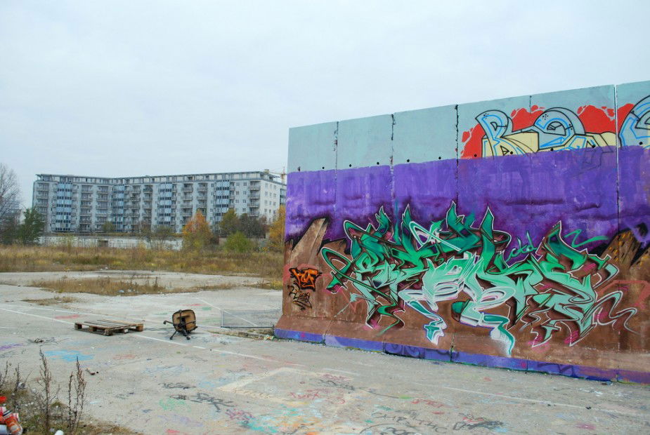 Graffiti Wall in Berlin - Photo by Stoker - Stoker (2011)
