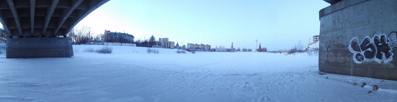 Graffiti Bombing - Photo by Store (2011)