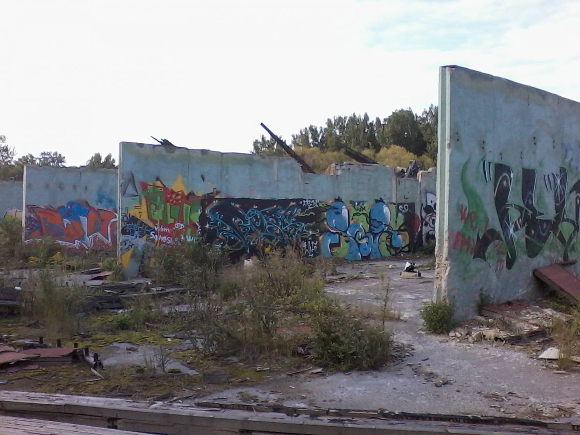 Graffiti Wall - Photo by StoroviC - Rose, Stor (2014)