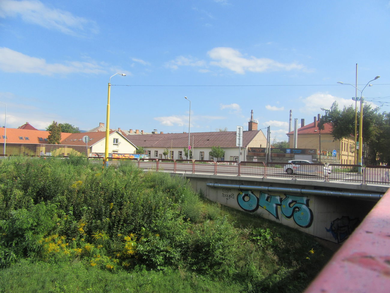 Graffiti Wall - Photo by StoroviC - ous, store