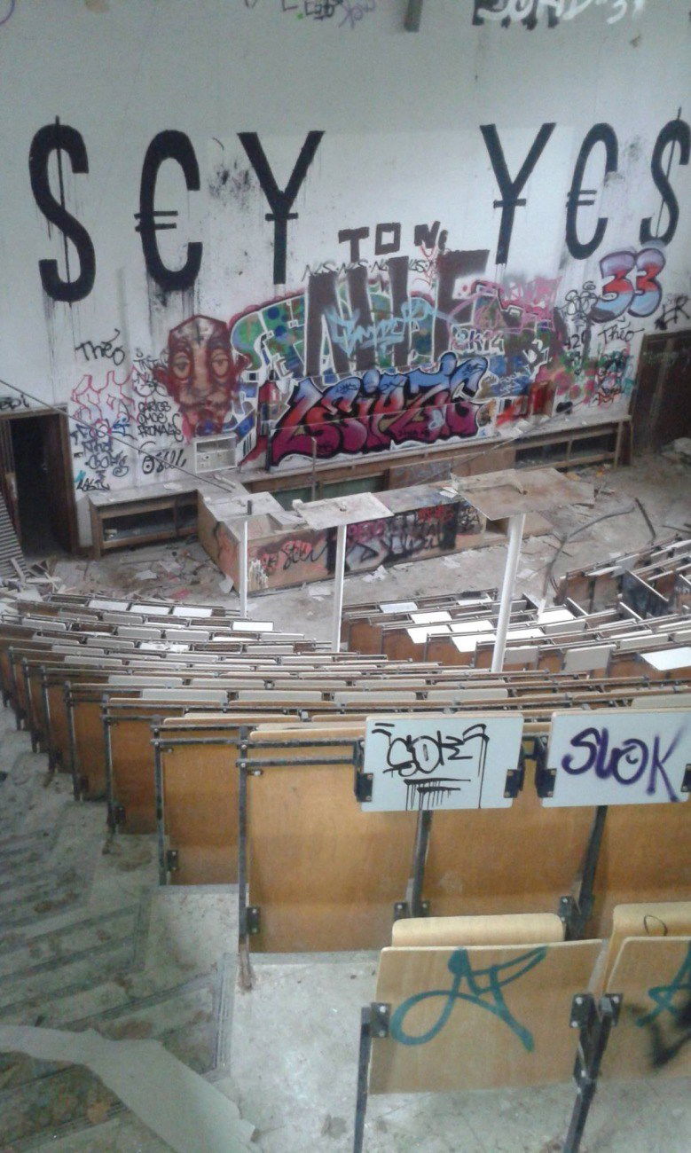 Graffiti Wall in Berlin - Photo by Strayfx - abandoned, berlin