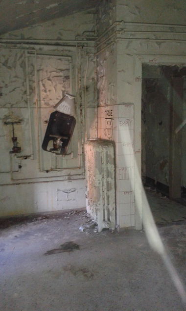 Graffiti Wall in Berlin - Photo by Strayfx - abandoned, berlin