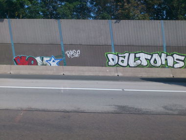 Graffiti Bombing in Frankfurt - Photo by Streetfileslena - daltons