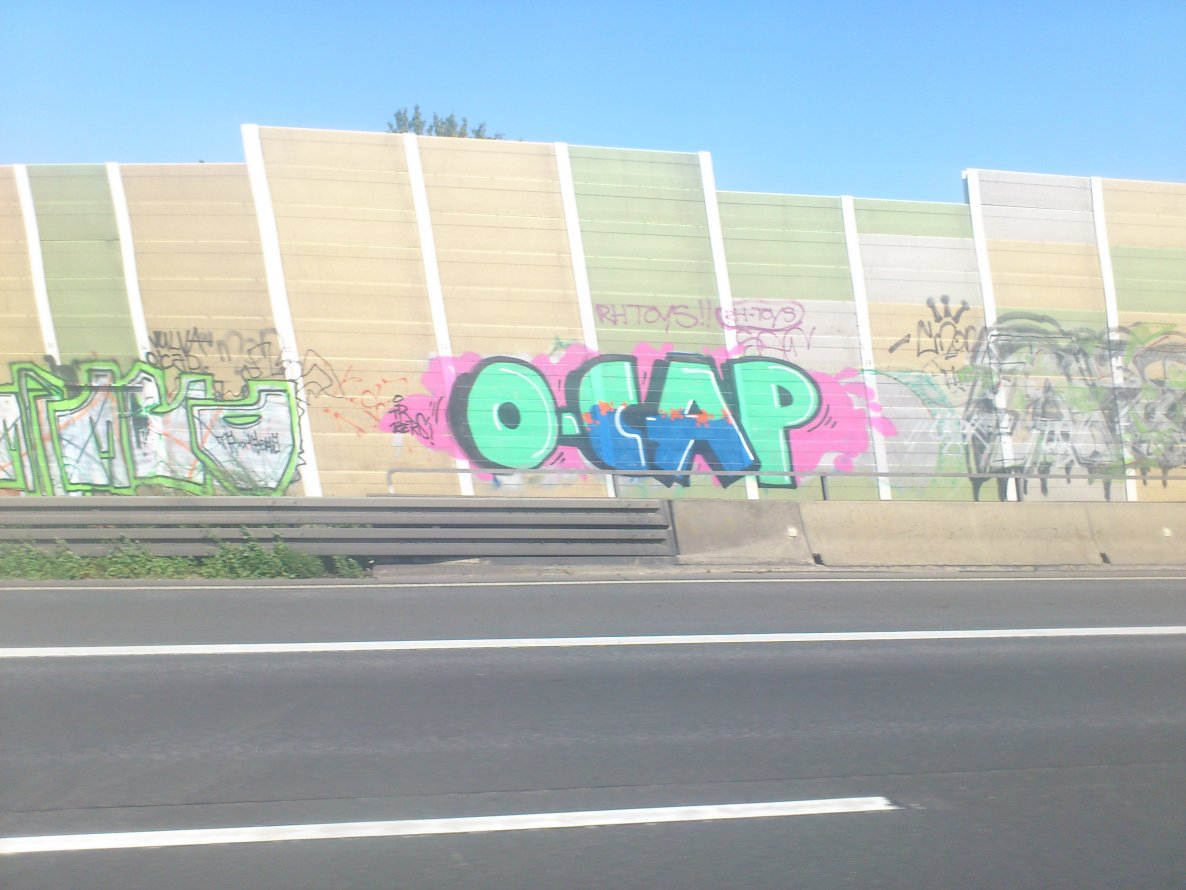 Graffiti Bombing in Frankfurt - Photo by Streetfileslena - o-cap
