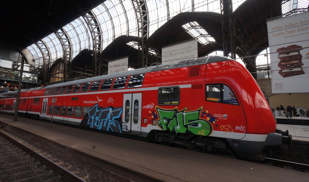 Graffiti Train in Hamburg - Photo by Streetfileslena (2012)