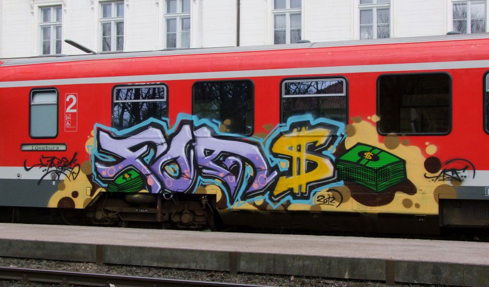 Graffiti Train - Photo by Streetpenner - Foas (2012)