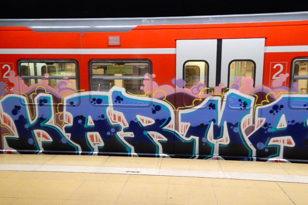 Graffiti Train - Photo by StuggiBoogie - Karma