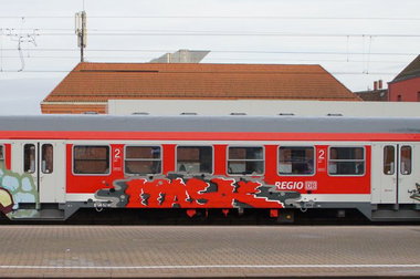 Graffiti Train - Photo by StuggiBoogie - 1task