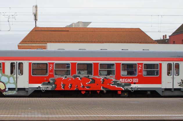 Graffiti Train - Photo by StuggiBoogie - 1task