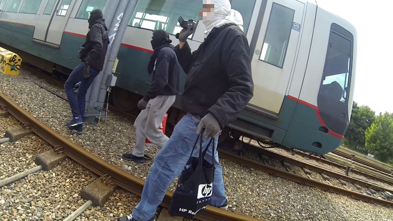 Graffiti Train in Rotterdam - Photo by Stullenandi - Metro (2013)