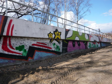 Graffiti Wall - Photo by StyleCanon - 1UP