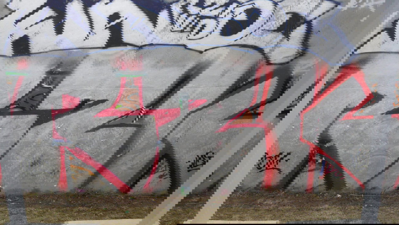 Graffiti Bombing - Photo by StyleCanon - RZK