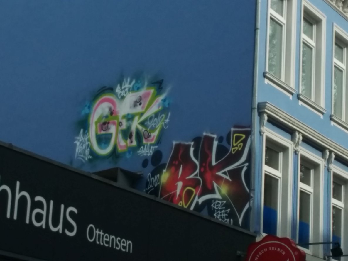 Graffiti Bombing in Hamburg - Photo by Suio - GFK, Bk, Hamburg (2012)