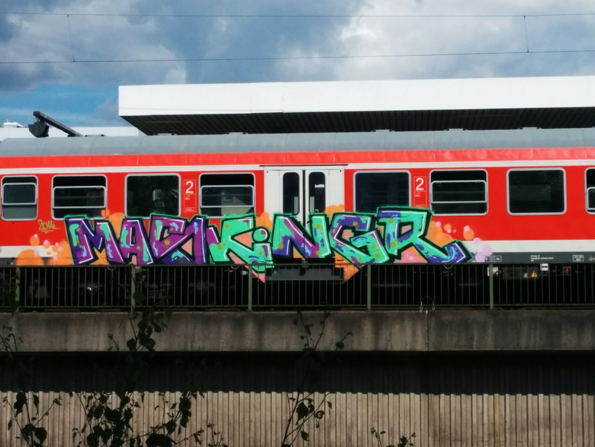 Graffiti Train in Hamburg - Photo by Suio - Mask, ngr, Hamburg (2014)