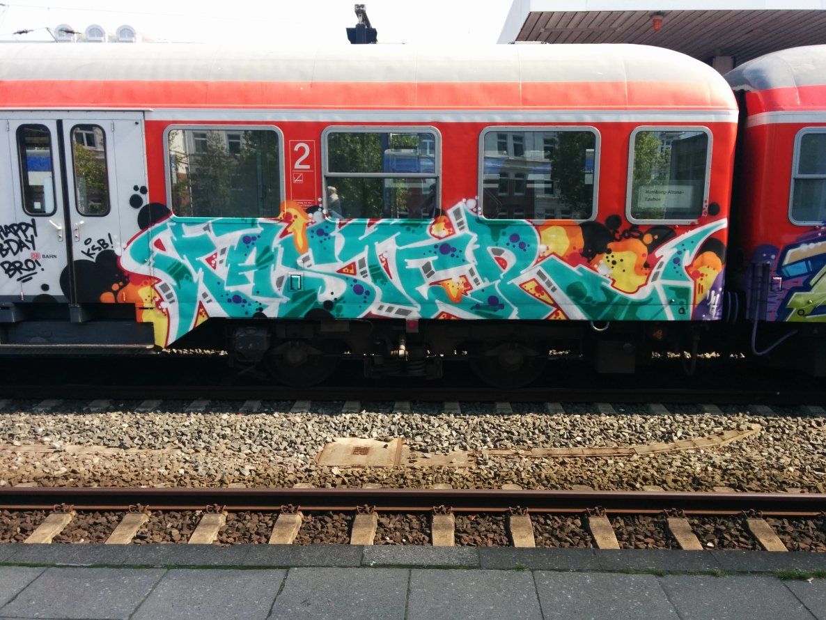 Graffiti Train - Photo by Suio - Faster, Hamburg