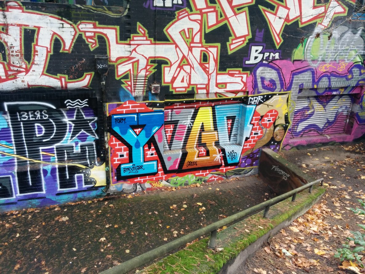 Graffiti Wall - Photo by Suio - yugo, green, Hamburg (2014)