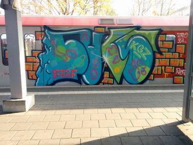 Graffiti Train in Hamburg - Photo by Suio - KGZ, BASF (2014)