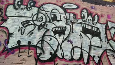 Graffiti Wall - Photo by Sunshine - throwup, zollstraße, zerg