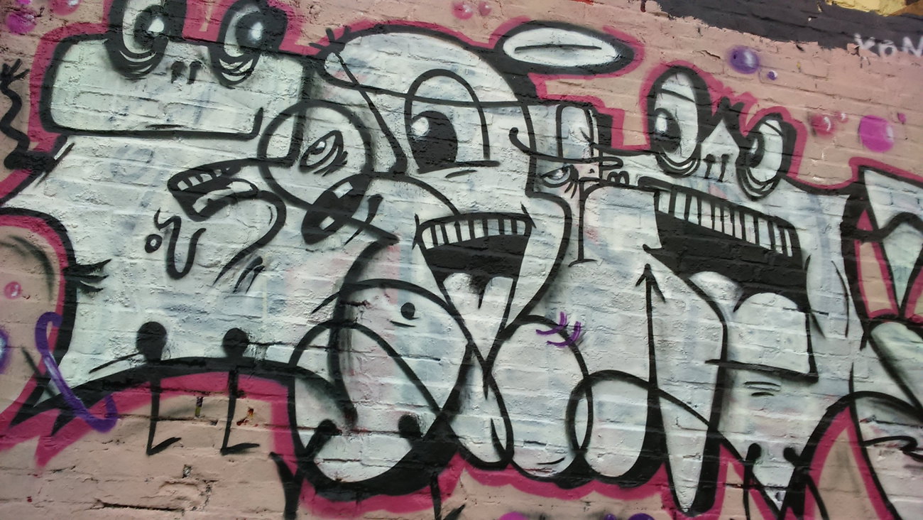 Graffiti Wall - Photo by Sunshine - throwup, zollstraße, zerg