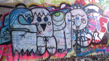Graffiti Wall in Essen - Photo by Sunshine - trash, cans, firstgraffiti