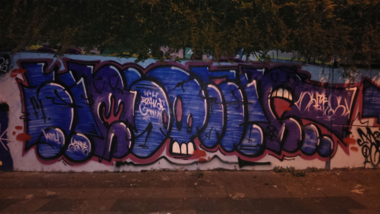 Graffiti Bombing in Auf der donau essen nrw  - Photo by Sunshine - Weltuntergang, ichzahleganix, PKK