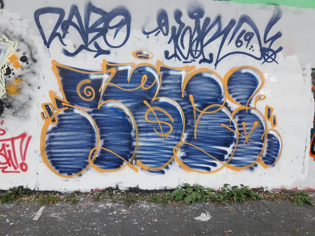 Graffiti Wall - Photo by Sunshine - sergo, serg, Igor