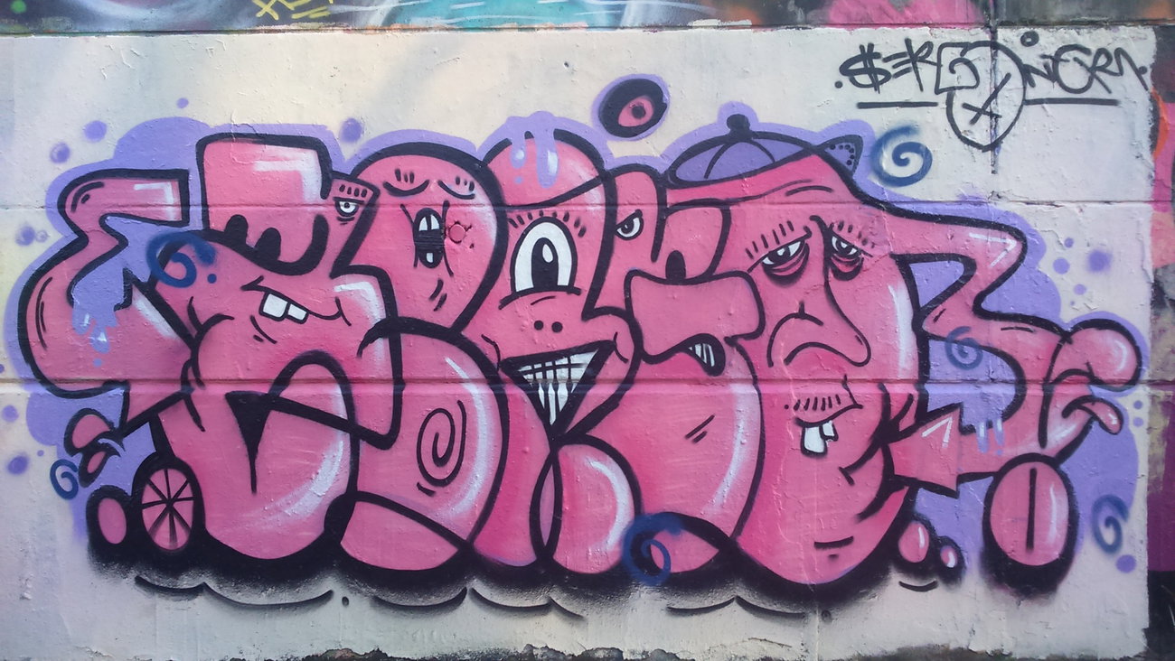 Graffiti Wall in Moers  - Photo by Sunshine - zerg, zergo, throwup