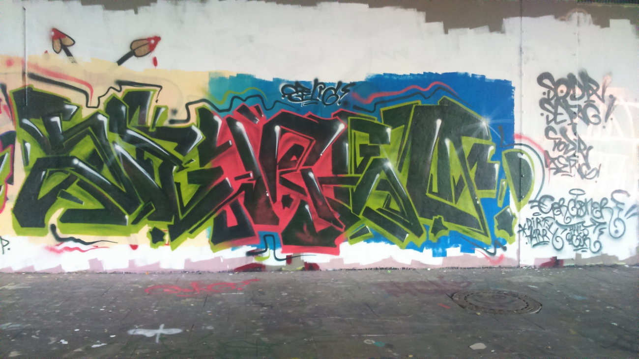 Graffiti Wall - Photo by Sunshine - zergo, sodr, hall