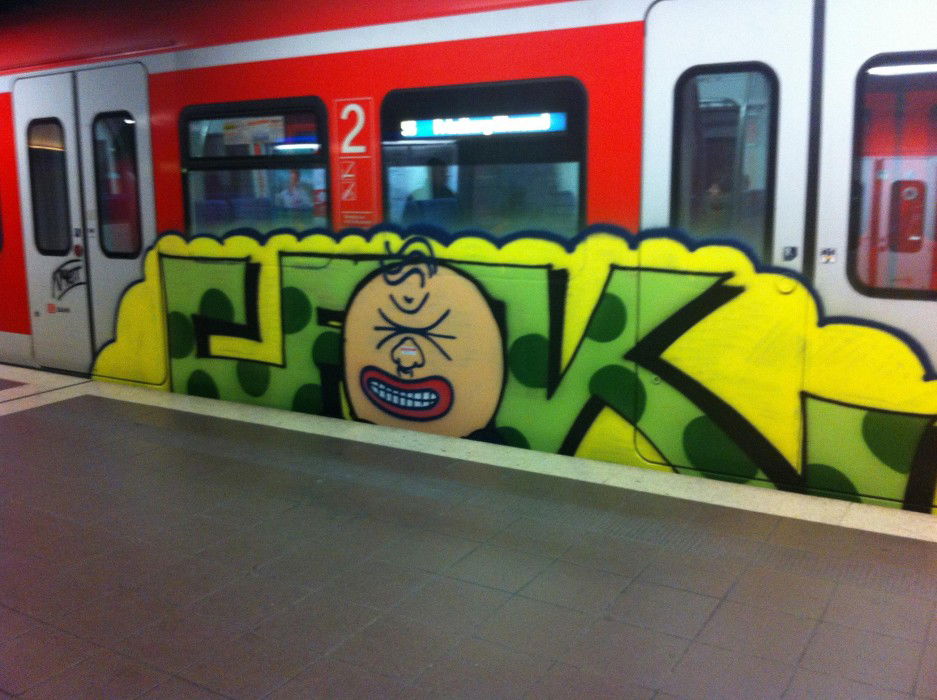 Graffiti Train in Frankfurt - Photo by SuperBoy1312 - CPUK
