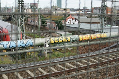 Graffiti Bombing in Frankfurt - Photo by SuperBoy1312 - taka, becky, eriks