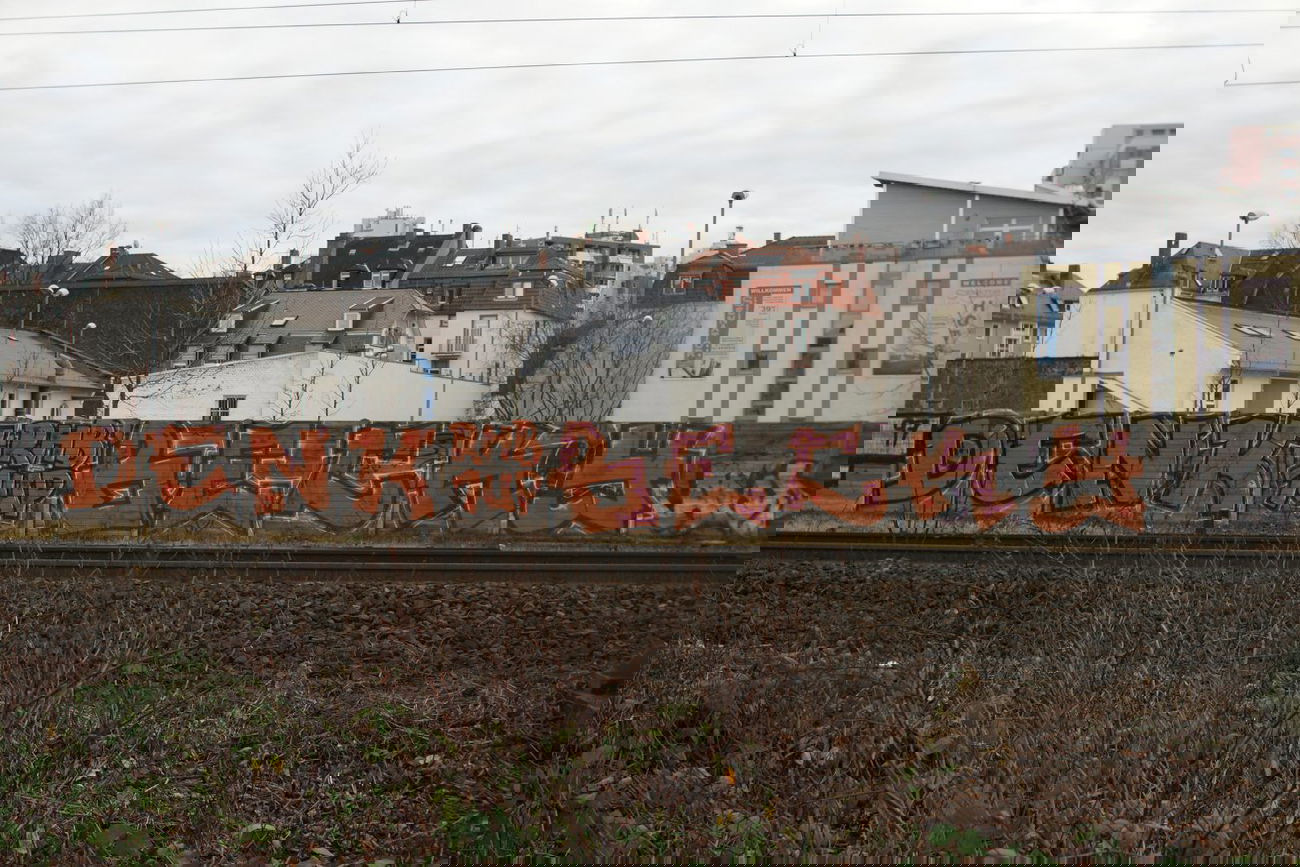 Graffiti Bombing in Frankfurt - Photo by SuperBoy1312 - denk, becky, rhb