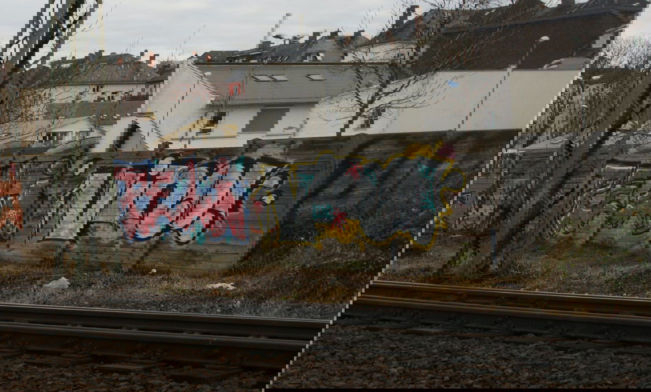 Graffiti Bombing in Frankfurt - Photo by SuperBoy1312 - peli, vino