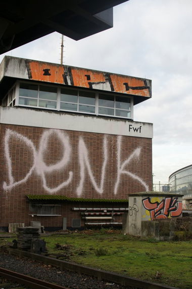 Graffiti Bombing - Photo by SuperBoy1312 - denk, opc, tek