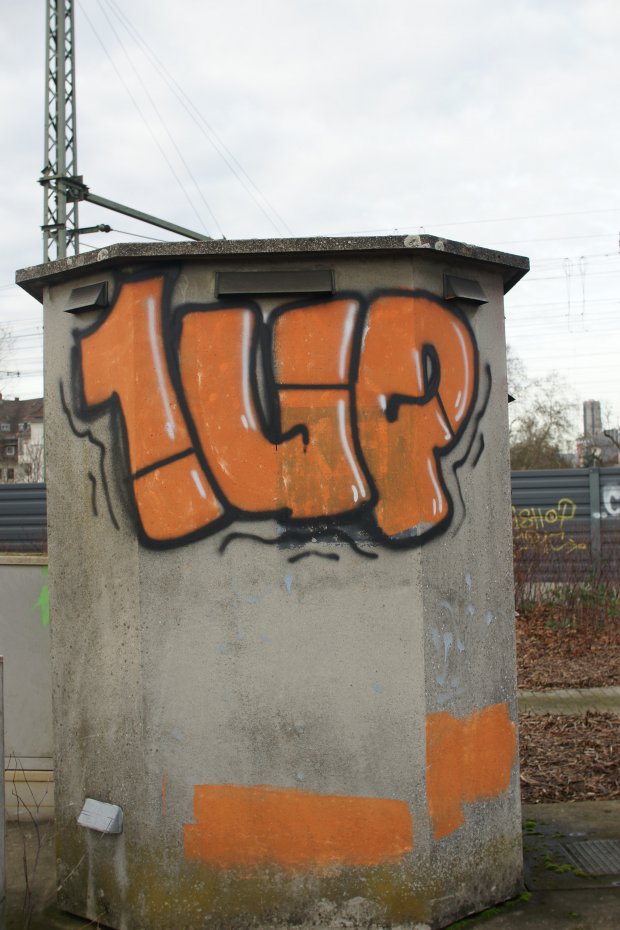 Graffiti Bombing in Frankfurt - Photo by SuperBoy1312 - 1up, frankfurt