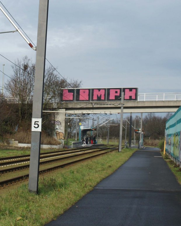 Graffiti Bombing - Photo by SuperBoy1312 - limph, frankfurt, limp