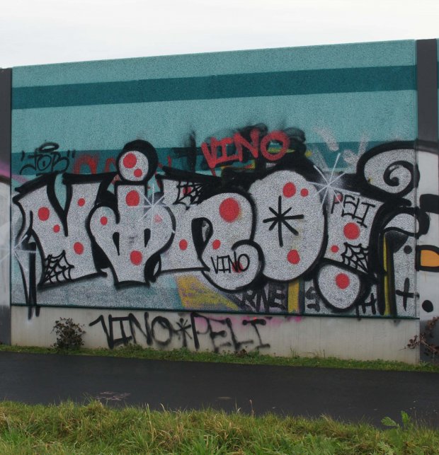 Graffiti Wall - Photo by SuperBoy1312 - vino, frankfurt