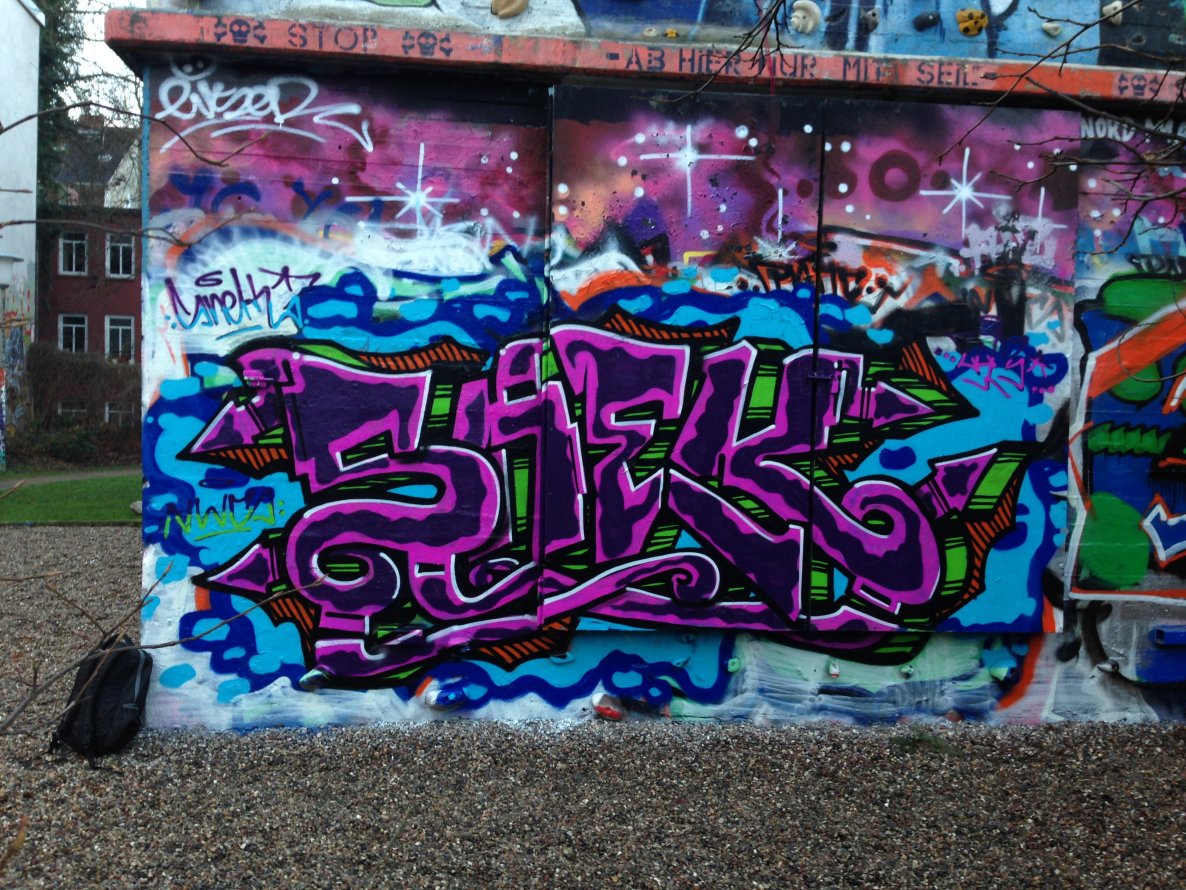 Graffiti Bombing in Hamburg - Photo by SuppenSoldat - Snek, Nws, 2013 (2013)