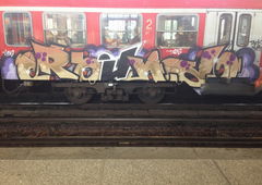 Graffiti Train in Hamburg - Photo by SuppenSoldat - Round, Lons, Cos (2014)