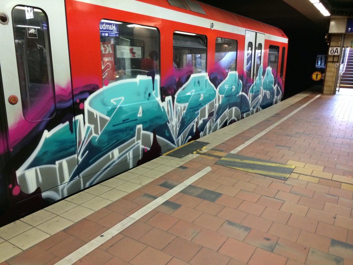 Graffiti Train in Hamburg - Photo by SuppenSoldat - Apris, Hamburg, Gbr (2014)