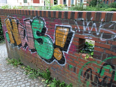 Graffiti Bombing in Hamburg - Photo by SuppenSoldat - Nws, Hamburg, 2012 (2012)