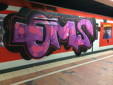 Graffiti Train in Hamburg - Photo by SuppenSoldat - Qms, Hamburg, Tümus (2014)