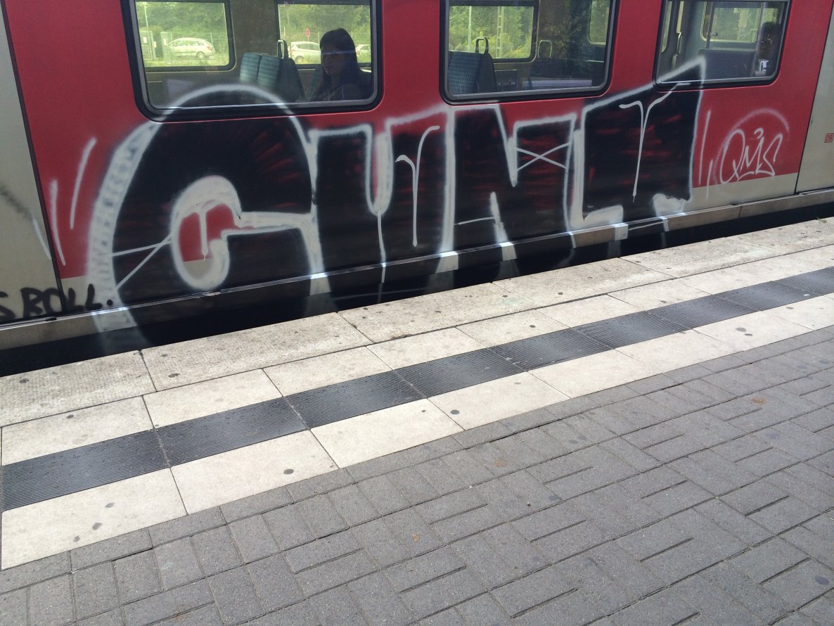 Graffiti Train in Hamburg - Photo by SuppenSoldat - Cunt, Qms, Hamburg (2014)