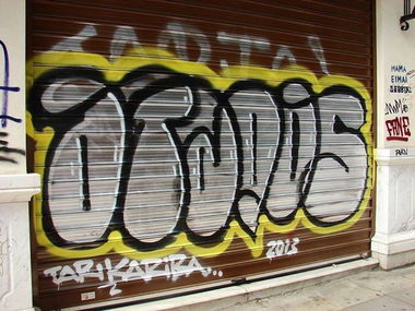 Graffiti Bombing in Thessaloniki - Photo by TARIC - Taric*Atados (2011)