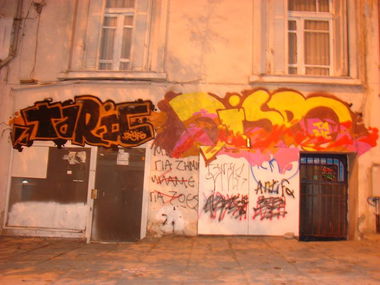 Graffiti Bombing in Sykies - Photo by TARIC