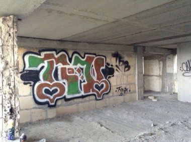 Graffiti Wall - Photo by TBWSLAEDO (2013)