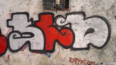 Graffiti Bombing - Photo by TBWSLAEDO - sld (2012)